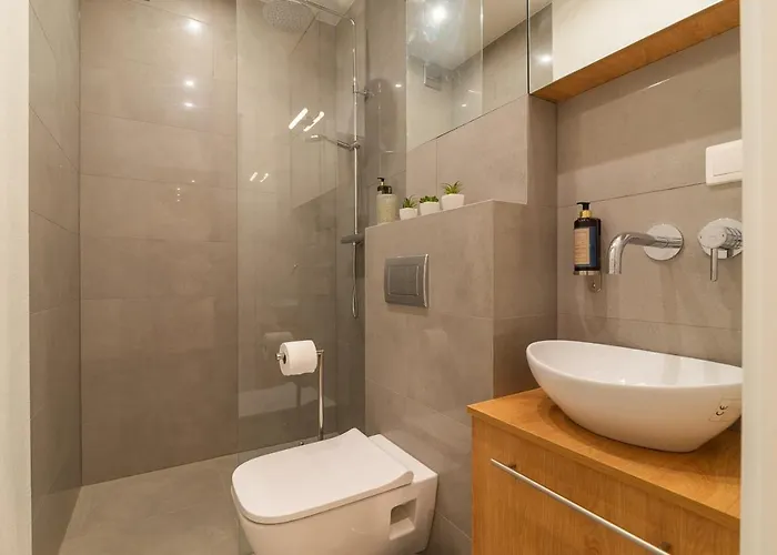 Hotel Rent Like - Niekłańska 9/11 *