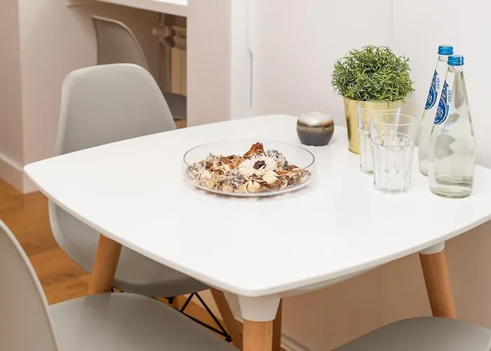 Rent Like - Nieklanska 9/11 Varsó