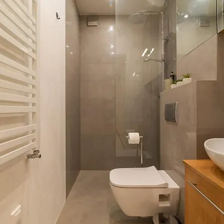 Rent Like - Nieklanska 9/11 Hotel